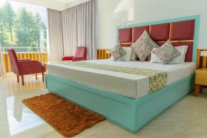 Apple Flower Himalayan Heights - Luxury Stay with Mountain Views, Parking & Garden