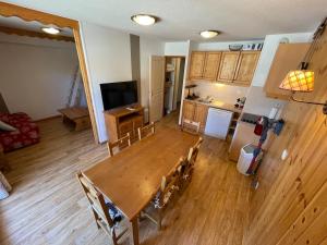 2ch avec piscine aux pieds des pistes, Les Orres 1800