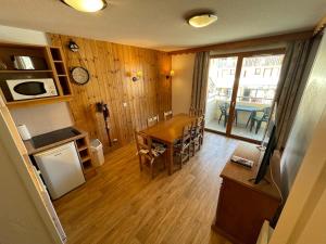 2ch avec piscine aux pieds des pistes, Les Orres 1800