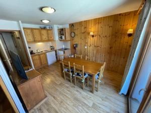 2ch avec piscine aux pieds des pistes, Les Orres 1800