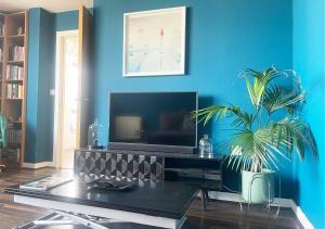 Modern 1 BD Flat with Terrace in Aldgate East and the City