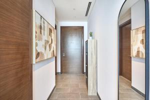 STAY BY LATINEM Luxury 1BR Holiday Home CB 3107 Near Burj Khalifa