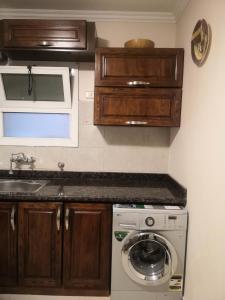 للسيدات Master bedroom for ladies only Sheik Zayed