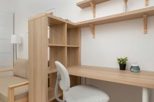 Beige Apartment Near Łódź Fabryczna Perfect for Remote Work by Noclegi Renters