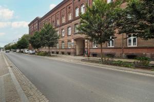 Beige Apartment Near Łódź Fabryczna Perfect for Remote Work by Noclegi Renters