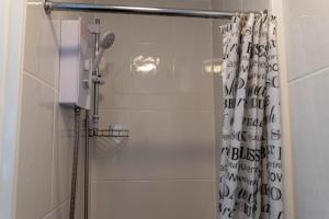 One Bedroom Flat by Brookland Stays Serviced Accommodation Short Lets Blackpool with Free WiFi