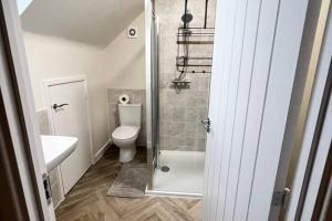 3-Bed House Sleeps 5 Free Parking