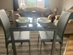 Cozy 2 Bedroom Apartment