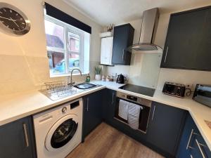 Hythe House - Stylish Stay for Families & Groups by Catchpole Stays