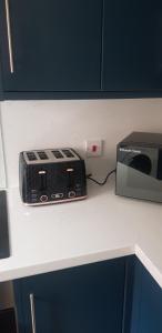 Hythe House - Stylish Stay for Families & Groups by Catchpole Stays