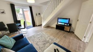 Hythe House - Stylish Stay for Families & Groups by Catchpole Stays