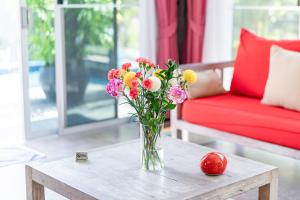 VILLA FLORA - North Phuket, Naiyang Beach area