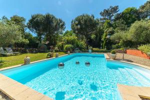 Sur la route des châteaux du Médoc