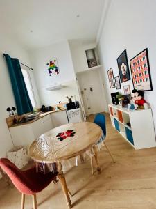 Mickeys Enchanted Studio, Central, Wi-Fi