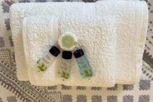 2-Bed Sleeps 4 Free Parking Pets Allowed