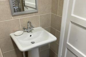 2-Bed Sleeps 4 Free Parking Pets Allowed