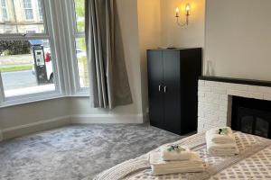 2-Bed Sleeps 4 Free Parking Pets Allowed