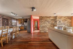 Casa El Pinito No Groups Under 27