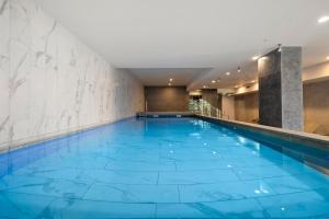 Central Green Retreat 1BR at Flagstaff with Pool & Gym