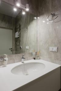 Victory Apartment by Apgrade