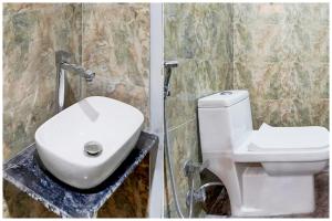 Hotel Siꓓꓓhi Vinayaka Inn Varanshi - Near Kashi Vishwanath Temple and Ganga Ghat with Fully Air Conditioned -Wi-fi #Restaurant #Parking - A Luxury Hotel In Varanasi