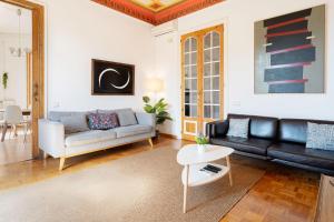 Apartamento de Lujo 7 Hab con balcón en Gran Vía -Grupos hasta 14 - 8min a pie Passeig Gràcia