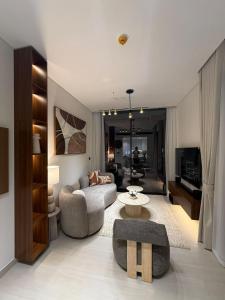 BOOK 247 HOLIDAYs HOMES LLC
