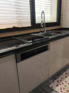 Sea View Villa, 5 min from Beach and City Center Chott Mariem