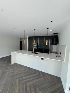 Apartment with Terrace in Uxbridge