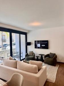 Stylish 2BR Monaco Border Flat, Terrace & Parking