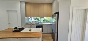 DriftWood -the Lake Meets the Sea