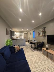 Countryside Apartment nr. Dore Train station