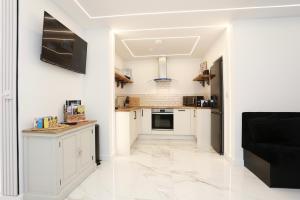 STAY BY THE SEA Deluxe Apartment