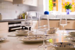 The Hamptons - Entire Seafront Property with Stunning Sunsets