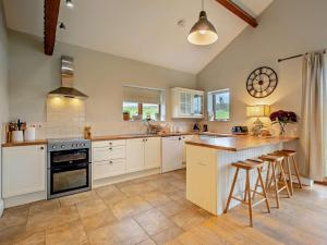 3 Bed in Corton Denham 44051