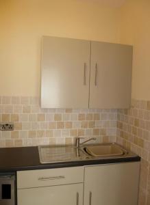 Flat Sleeps 2 with On-Street Parking