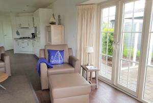 Breskens Chalet Meeresrauschen mit Zaun Haus Nr J251