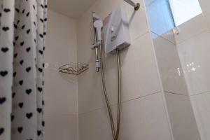 One Bedroom Flat by Brookland Stays Serviced Accommodation Short Lets Blackpool with Free WiFi