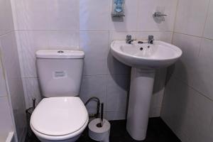 One Bedroom Flat by Brookland Stays Serviced Accommodation Short Lets Blackpool with Free WiFi