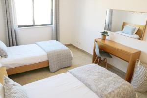 3-Bedroom Apartment with Pool Gym & Jacuzzi