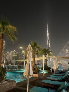 Stunning Studio facing Burj Khalifa