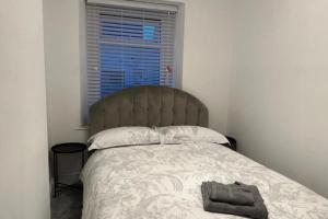 House - Sleeps 5 - Garden - Parking