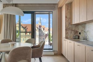 Deo Plaza Luxury Apartments by Blue Mandarin