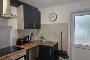 Studio - Sleeps 2 - Parking - WiFi