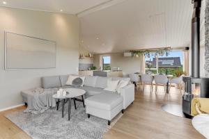 Fantastic, Newly Built Holiday Home At Tjørnevej 18