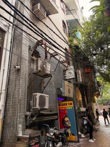 Hotel Hauz Khas Inn Near Hauz Khas Fort and Deer Park