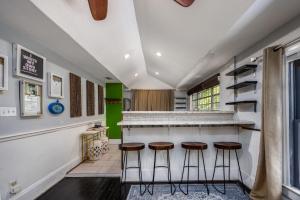 Luxury Retreat Just Steps from UF Main Campus