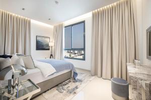 Luxury Villa 8 BR Sea and Mountain View with infinity pool - Al Dana Island Fujairah