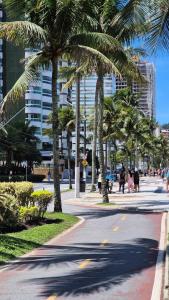 Apto 2 dorms, suíte, 82 m2, a 90 metros da praia Vila Tupy, Praia Grande-SP