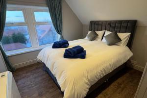 Near Beach - Sea View - Sleeps 6 - Parking